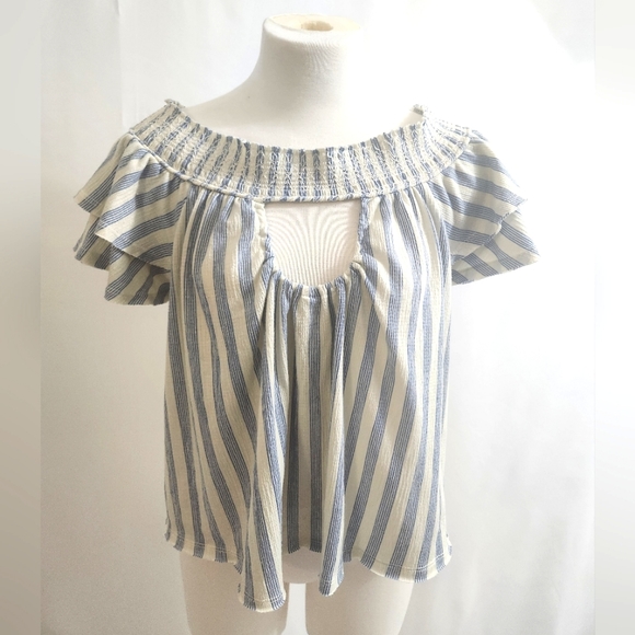 Blue Romantic Top - Picture 2 of 6